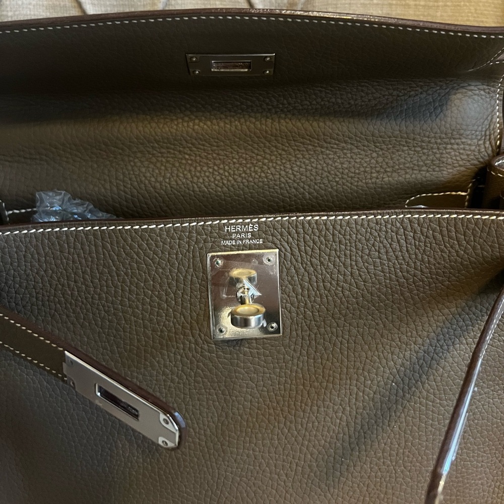 ❌SOLD❌Kelly 28 Etoupe with PHW 
Togo leather Stamp R Square 2014 - Picture 15 of 16